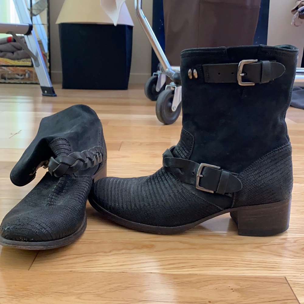Black motorcycle boots